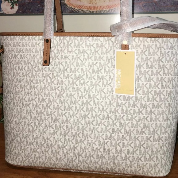 Michael Kors Jet travel carryall drawstring tote - Picture 5 of 7